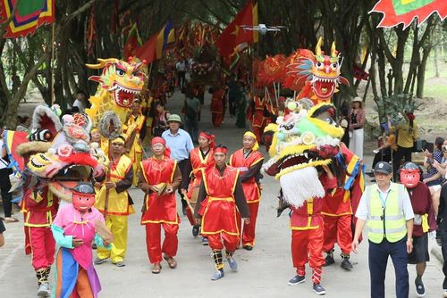 Lễ hội Tràng An 2026 diễn ra trong dịp nghỉ lễ 30.4 - 1.5 nên có rất nhiều du khách đến tham dự