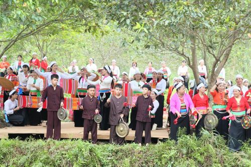 Tiếng cồng chiêng, điệu hát Đúm người Mường ở Ninh Bình vang vọng núi rừng