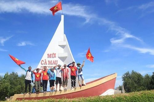 Trong 4 ngày lễ, các khu, điểm tham quan, khu vui chơi giải trí, ăn uống, lưu trú của tỉnh Cà Mau đã đón 397.200 lượt khách, ước đạt tổng doanh thu dịch vụ du lịch 372,2 tỉ đồng. Ảnh: Nguyễn Thắng