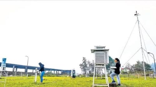 Công tác dự báo và cảnh báo sớm chính là “tuyến phòng thủ” đầu tiên, giữ vai trò quyết định trong bảo vệ tính mạng người dân và tài sản. (Ảnh: TRỌNG TÙNG)