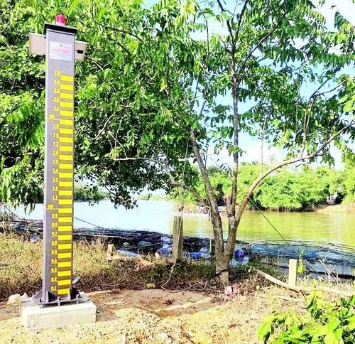 Tháp báo lũ thông minh được lắp đặt tại nhiều địa phương.