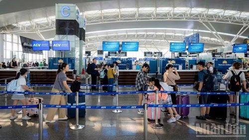 Dịp cuối kỳ nghỉ, khách quốc tế duy trì ở mức cao với hơn 320 lượt chuyến bay và 47.693 lượt khách.