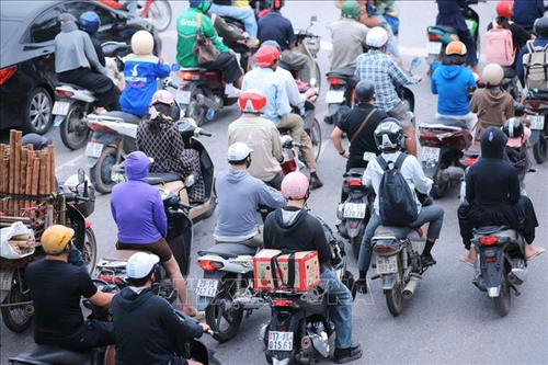 Trên tuyến đường Ngọc Hồi đi trung tâm TP Hà Nội, lượng người và phương tiện gia tăng đột biến.