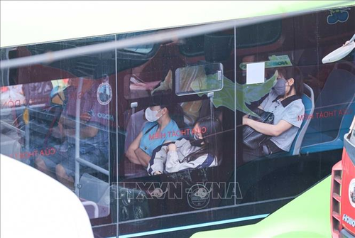Nhiều hành khách quay trở lại Hà Nội sau kỳ nghỉ lễ, sẵn sàng quay lại nhịp sống thường nhật.