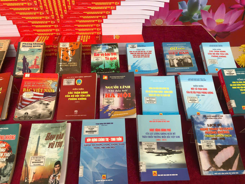 Hồi ký ”Người lính với bầu trời Hà Nội “-tác giả Đại tá Nguyễn Đình Kiên được lưu trong Thư viện Quân đội.