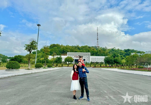 Vợ chồng Trường Giang và cô con gái Khánh Linh.