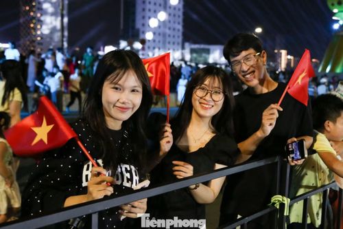"Có những chương trình ý nghĩa như thế này, chúng tôi có thêm cơ hội được biết và hiểu sâu hơn về lực lượng An ninh nhân dân nói riêng và hành trình bảo vệ, gìn giữ nền độc lập của lớp lớp thế hệ đi trước. Quá khứ đó là lời nhắc nhở mỗi người trẻ nỗ lực cho hiện tại để làm Việt Nam thêm rạng rỡ trong tương lai", Tình nói.
