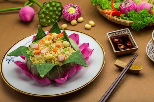 Thời xưa, cơm hấp lá sen được coi là món ăn của bậc vương giả.