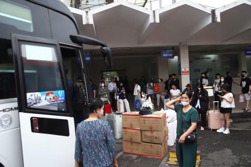 Các tuyến xe đi các tỉnh phía Bắc và Bắc Trung Bộ như Nam Định, Thanh Hóa, Nghệ An… có lượng khách tăng nhanh, nhiều xe xuất bến trong tình trạng kín chỗ.