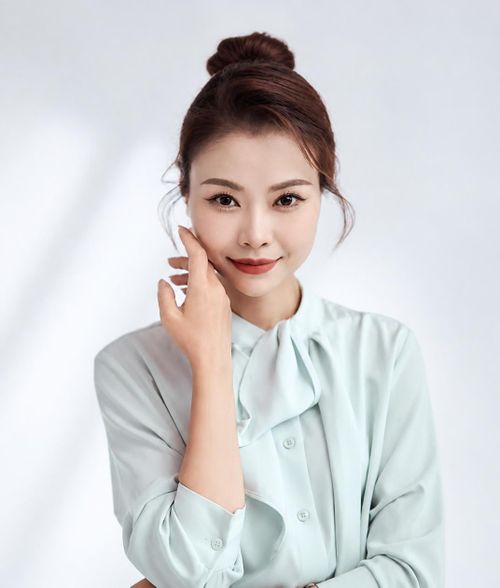 Nữ MC Hy Phi.