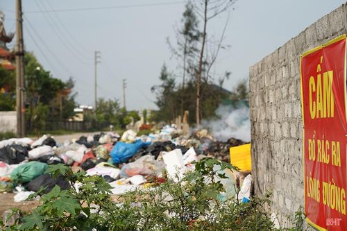 Tình trạng rác thải ùn ứ kéo dài tại xã Lộc Hà không chỉ gây ô nhiễm môi trường nghiêm trọng mà còn đe dọa trực tiếp đến sức khỏe người dân. Nếu chậm xử lý, sẽ để lại nhiều hệ lụy, gây bức xúc trong Nhân dân. Vì vậy, cần sớm có giải pháp căn cơ, dứt điểm để bảo vệ đời sống và môi trường địa phương.