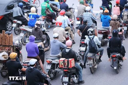 Trên tuyến đường Ngọc Hồi đi trung tâm Thành phố Hà Nội, lượng người và phương tiện gia tăng đột biến (ảnh chụp lúc 7h20'). (Ảnh: Hoàng Hiếu/TTXVN)