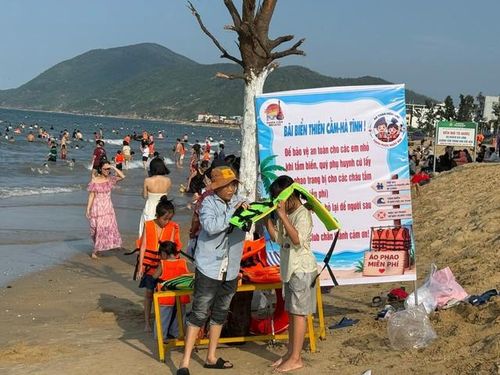 Các sản phẩm mới tăng tính trải nghiệm đang làm cho du khách vô cùng thích thú khi đến biển Thiên Cầm.