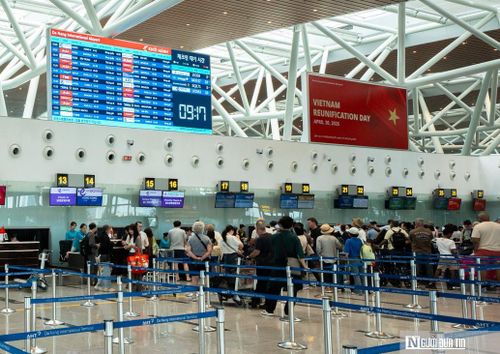 Sân bay Đà Nẵng ghi nhận số lượng chuyến bay tăng trong dịp lễ, phản ánh nhu cầu đi lại và du lịch đến thành phố tăng cao.