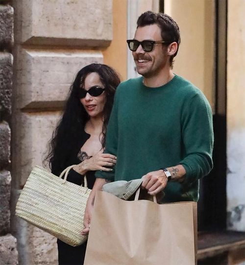 Mối quan hệ của Harry Styles và Zoe Kravitz bắt đầu thu hút sự chú ý từ tháng 8 năm ngoái.