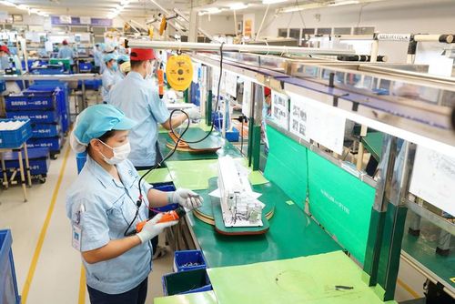 Vốn ngoại vào Việt Nam chạm 18,24 tỷ USD, tăng 32%. Ảnh minh họa