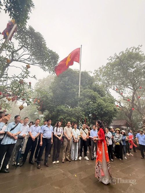 Niềm tự hào của du khách khi được hành hương về đất Tổ tri ân các thế hệ cha ông. 