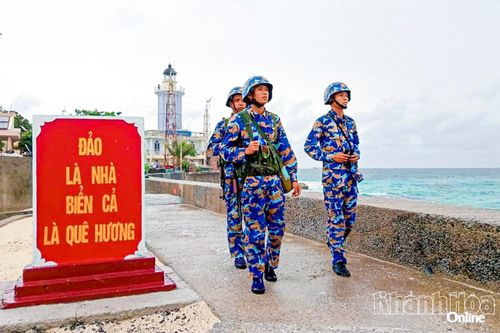 Cán bộ, chiến sĩ đảo An Bang tuần tra, canh gác bảo vệ chủ quyền biển, đảo của Tổ quốc.