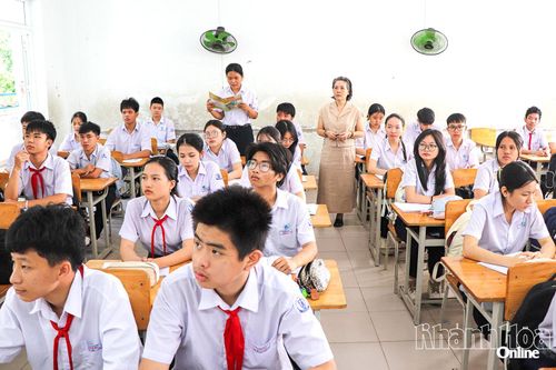 Học sinh lớp 9 Trường THCS Yersin (phường Nha Trang) ôn tập chuẩn bị cho kỳ thi tuyển sinh vào lớp 10.