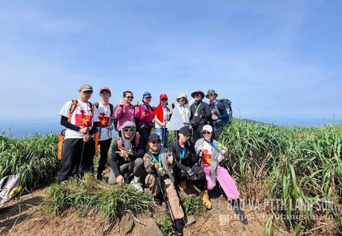 Du khách trải nghiệm tour du lịch trekking chinh phục đỉnh núi Cha (xã Mẫu Sơn) dịp nghỉ lễ 30/4 - 1/5/2026