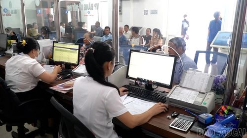 Cán bộ cấp xã phải kiêm nhiệm nhiều việc dẫn đến áp lực và khó khăn trong thực hiện nhiệm vụ.