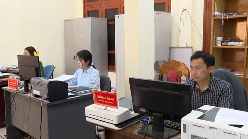 Xã Mù Cang Chải thiếu cán bộ được đào tạo về chuyên ngành đất đai, khoa học công nghệ và chuyển đổi số.