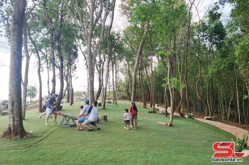 Không gian vui chơi và ngắm cảnh.