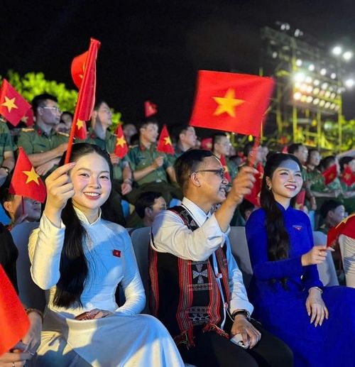 Sự kiện trao truyền ngọn lửa cách mạng cho thế hệ trẻ, lan tỏa niềm tự hào dân tộc