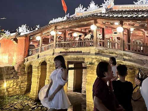 Khu vực Chùa Cầu luôn là địa điểm "check-in" yêu thích của rất nhiều người. Hiện, Chùa Cầu Hội An đã và đang được tu bổ, bảo vệ nhằm gìn giữ giá trị văn hóa đặc biệt.