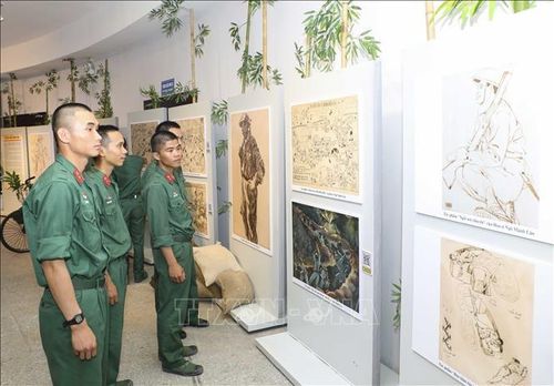Mỗi bức ký họa được xem như một “chứng nhân lịch sử”. Ảnh: TTXVN