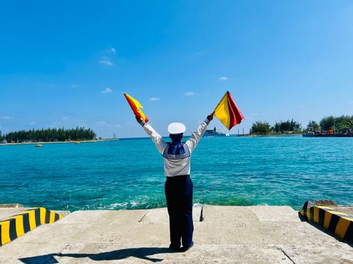 Chiến sĩ tại đảo Sinh Tồn