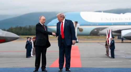 Tổng thống Nga Vladimir Putin và Tổng thống Mỹ Donald Trump có cuộc gặp tại Anchorage vào tháng 8/2025. Hai nhà lãnh đạo vừa có cuộc điện đàm đầu tiên trong năm nay. Ảnh: The New York Times