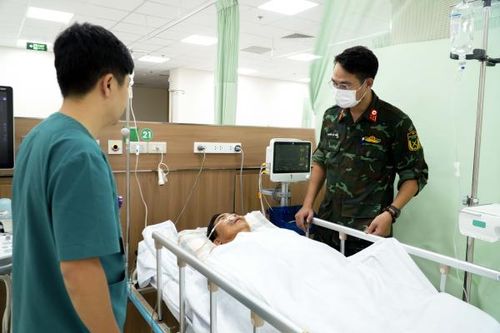 Hiện các bệnh nhân đã tạm ổn, cần theo dõi sát để can thiệp kịp thời...