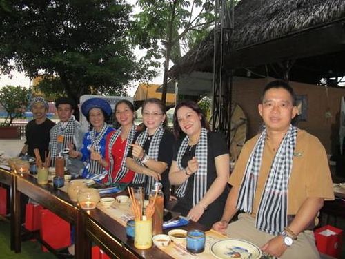 Các đại biểu tham dự chương trình.