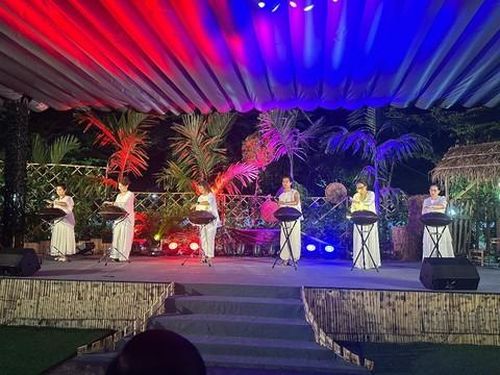 Tiết mục biểu diễn 'Hơi thở của dòng sông'- phương pháp tự chữa lành bằng âm nhạc đã thu hút sự quan tâm của đông đảo khách mời