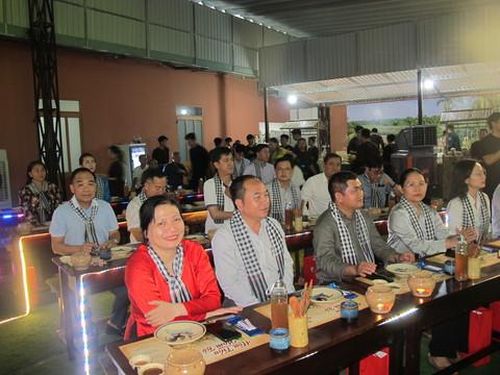 Các đại biểu khách mời tham dự chương trình.