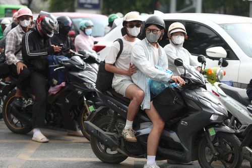 Tại nhiều nút giao vốn là điểm nóng trong các kỳ nghỉ trước đây như cao tốc Pháp Vân, Vành đai 3, đường Cổ Linh, Quốc lộ 1… người dân có thể đi lại thuận tiện trong chiều nay. Ảnh: Phạm Công