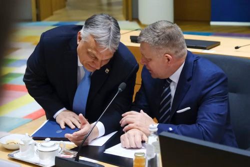Đáp lại, Tổng thống Zelensky tuyên bố đã mời Thủ tướng Fico đến thăm Kyiv và cảm ơn ông về lời mời đáp lại tới Bratislava.