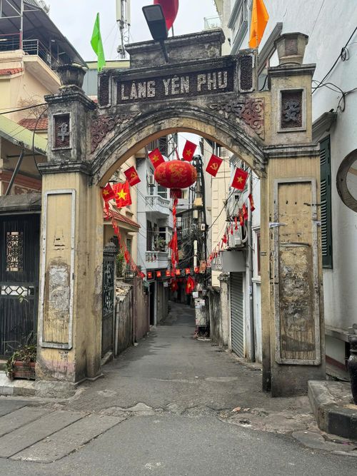 Cổng làng Yên Phụ (Hà Nội). Ảnh: Thư Hoàng.