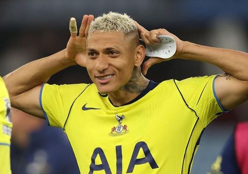 Tottenham bất ngờ đánh bại Aston Villa.