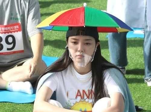  Ngoài ra, Hàn Quốc còn tổ chức cuộc thi ngồi đờ đẫn. Nữ diễn viên Uhm Hyun Kyung là một trong số những người nổi tiếng tham dự cuộc thi năm 2022. Ảnh: Korea Herald. 