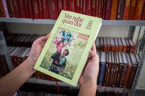 Tạp chí Văn nghệ Quân đội thường được các chiến sĩ tìm đọc. Các tác phẩm của tạp chí vừa gần gũi với cuộc sống các chiến sĩ, cũng vừa có sức gợi mở, có góc nhìn đậm chất lính, nên được nhiều chiến sĩ yêu thích.