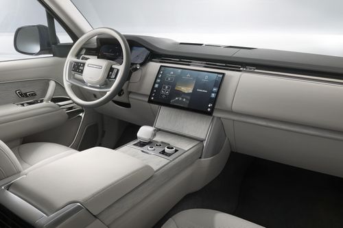  Nội thất của Land Rover Range Rover SV Ultra chỉ có duy nhất tông màu trắng Orchid White và xám Cinder Grey, đi kèm màn hình trung tâm cảm ứng kích thước 13.1 inch. 