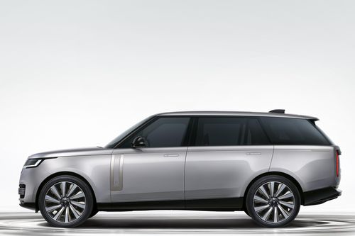  Với hộp số 8 cấp tự động và hệ thống dẫn động 4 bánh toàn thời gian, mẫu SUV này có khả năng tăng tốc 0-100 km/h trong 4,7 giây, tốc độ tối đa đạt 261 km/h. 