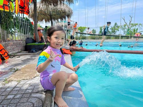 Các khu du lịch sinh thái trên địa bàn cũng "hút" lượng lớn du khách