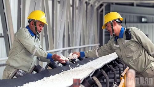 Sản xuất alumin tại Công ty Nhôm Lâm Đồng.