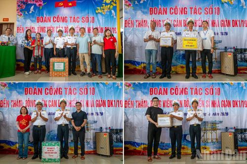 Đại diện các đơn vị trong Đoàn công tác số 10 trao nhiều phần quà ý nghĩa thiết thực tặng cán bộ, chiến sĩ nhà giàn DK1/19 Quế Đường.