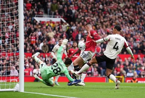 Chỉ 8 phút sau tới lượt tiền đạo Benjamin Sesko nhân đôi cách biệt cho đội chủ sân Old Trafford. Đây là bàn thắng thứ 11 của chân sút người Slovenia tại Ngoại hạng Anh mùa này, trong đó 9 bàn đến từ đầu năm 2026.