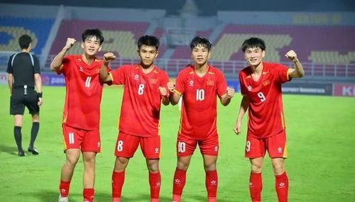 “U17 Việt Nam sẽ quyết tâm duy trì phong độ ấn tượng từ vòng loại - nơi họ đứng đầu bảng với 5 trận thắng, 30 bàn thắng và không để thủng lưới bàn nào, qua đó tiến vào vòng chung kết” – AFC viết.