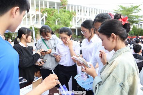 Bên cạnh đó là không gian trải nghiệm với nhiều hoạt động hấp dẫn, thú vị, “vừa học, vừa chơi” giúp các bạn trẻ có thể giải tỏa căng thẳng, áp lực trước kỳ thi quan trọng.